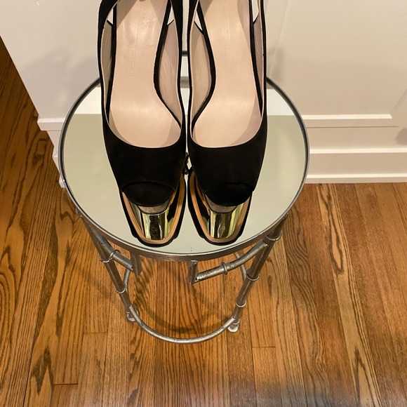 Sexy Black and Gold Semi Platform Heels✨ - Picture 7 of 10